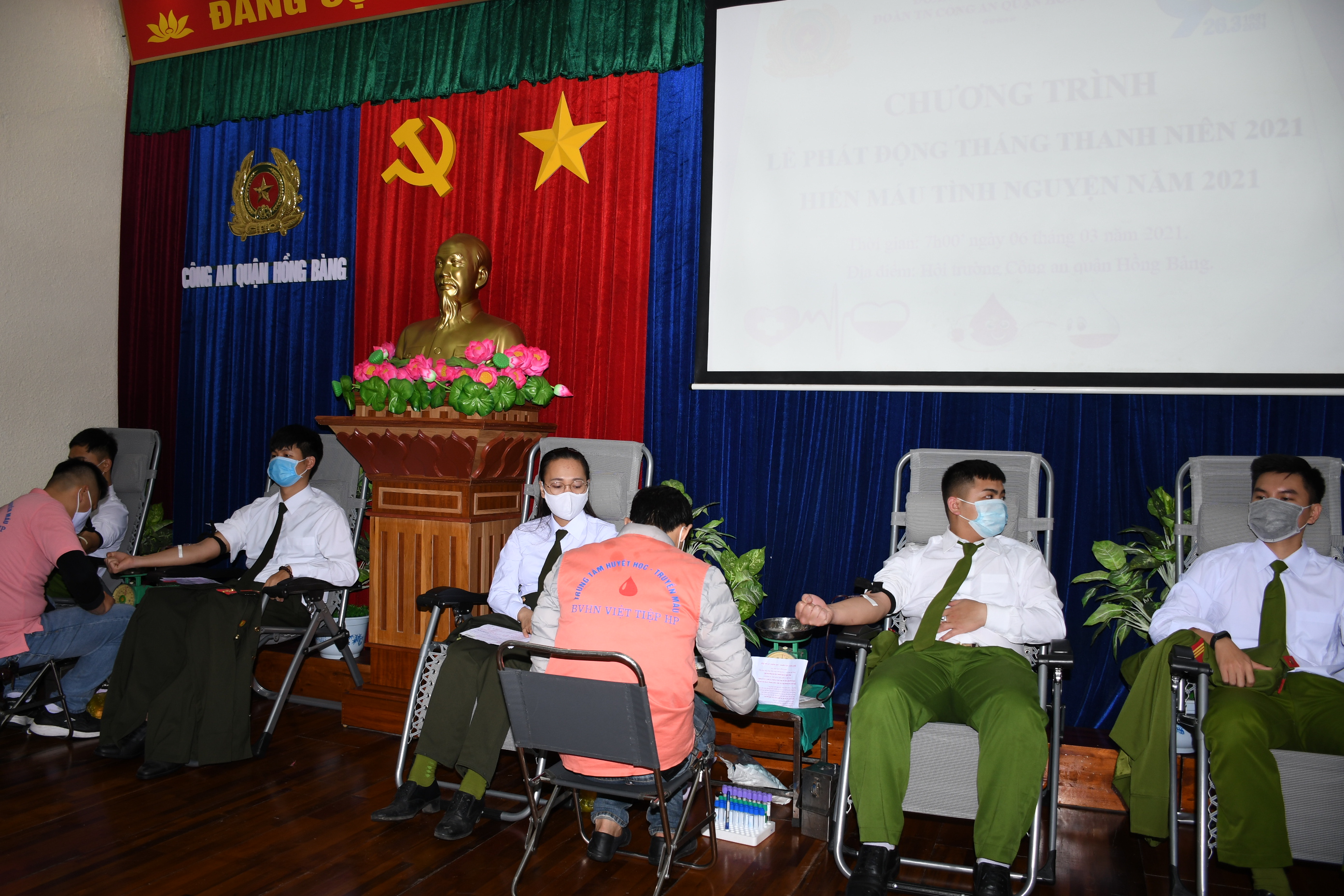 Cán bộ, đoàn viên Công an quận Hồng Bàng tình nguyện hiến 85 đơn vị máu